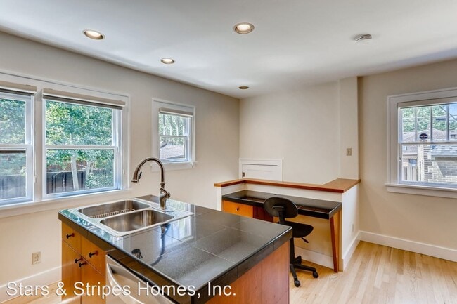 Building Photo - 3 br, 2 bath House - 1121 S. Downing Street