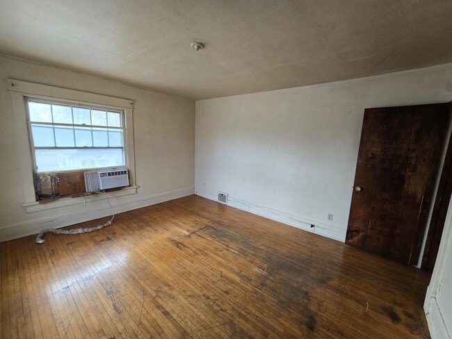 Building Photo - 118 Harrison St