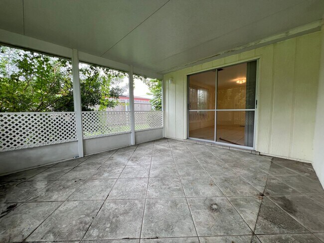 Building Photo - ** Annual ** 2 Bed / 2 Bath ** Single Family Home ** Conveniently Located ** $1,395