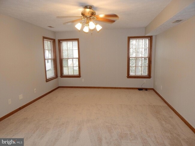 Building Photo - 43974 White Cedar Ln