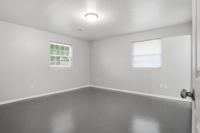 Building Photo - 3717 N Eagle Ln