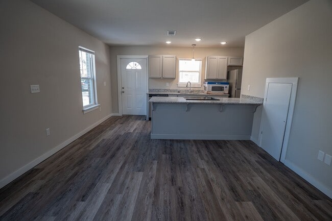 Building Photo - 1358 N Porter Rd