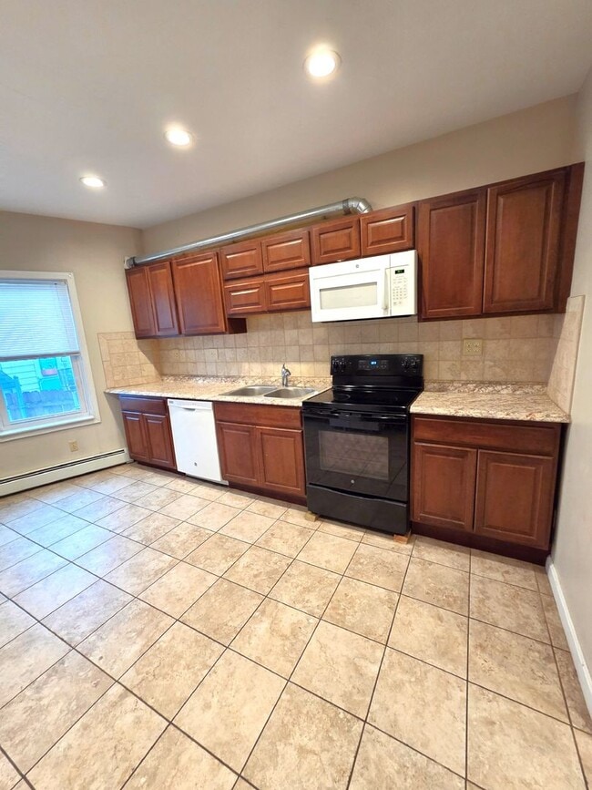 Building Photo - 1336-1340 Cranston St