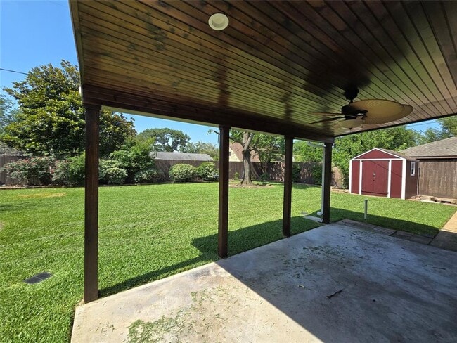 Building Photo - 9211 Kempwood Dr