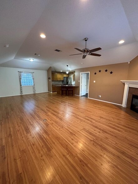 Building Photo - 4230 Green Meadow Dr