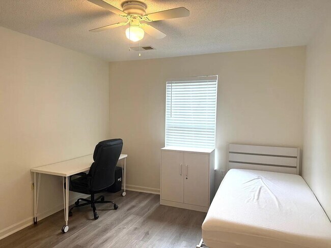 Building Photo - 3000 S Adams St