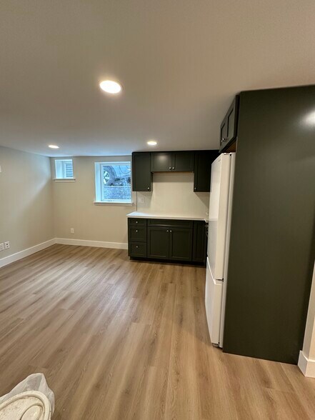 Building Photo - 2412 Columbia St SW