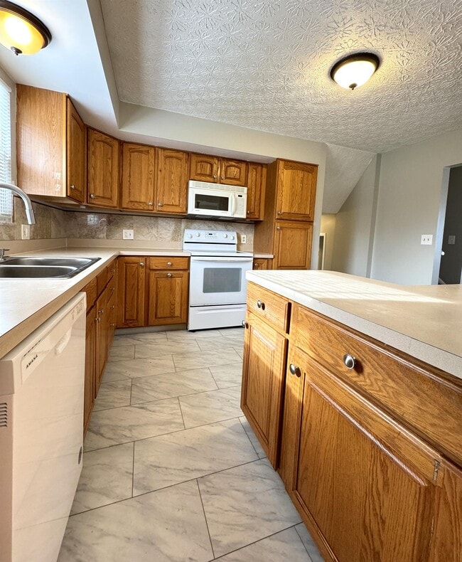 Building Photo - 5117 Bixford Ave