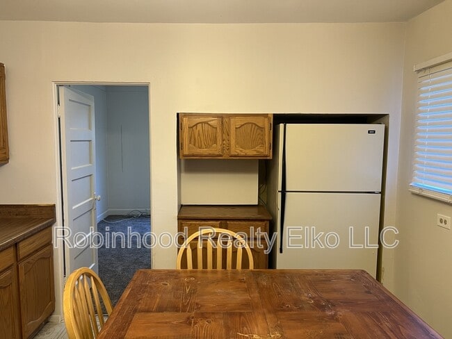 Building Photo - 533 8th St