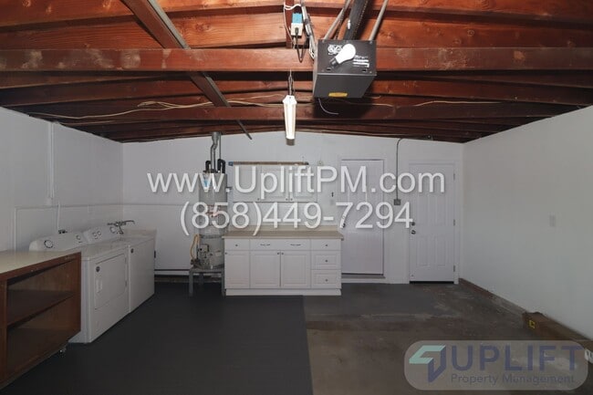 Building Photo - Beautiful 3 Bed, 2 Bath Home with Large Yard in Imperial Beach