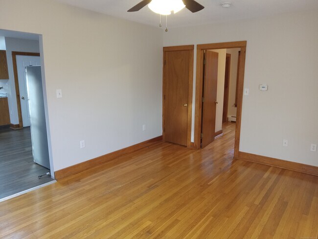 Building Photo - 109 S Cherry St