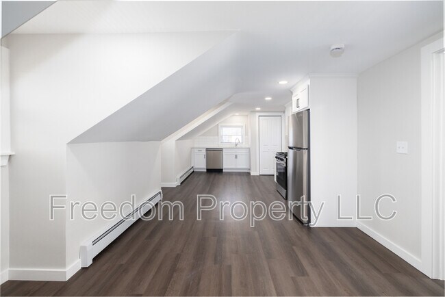 Building Photo - 28 Aircraft Rd