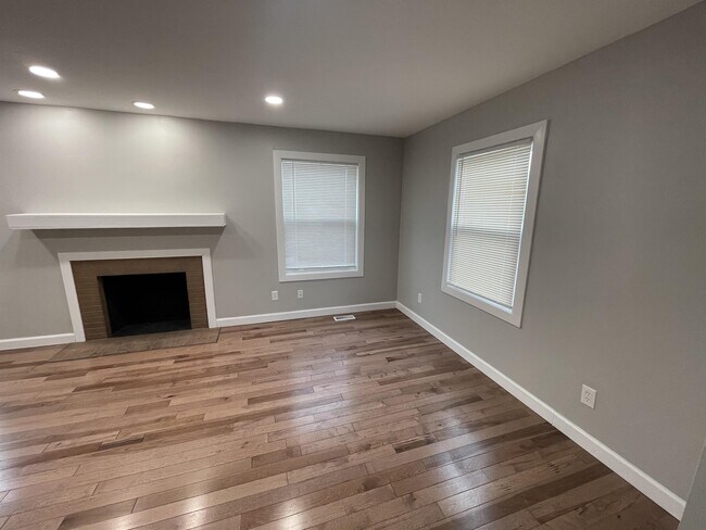 Building Photo - 1915 Auburn St