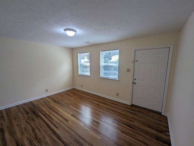 Building Photo - 22B Iris St