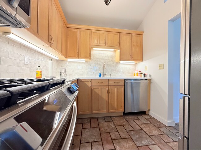 Building Photo - Beautiful One-Bedroom Condo near the Heart of Downtown SLC!