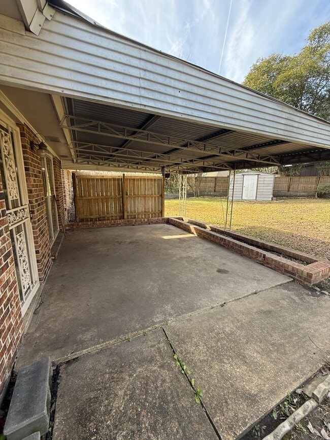 Building Photo - ** 3 bed 2 bath located off Vaughn Road ** Call 334-366-9198 to schedule a self tour