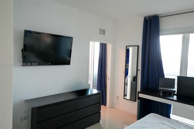 Building Photo - 60 SW 13th St