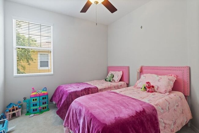 Building Photo - West Meadows 3 Bedroom Townhome Awaits!