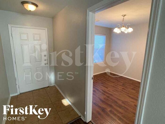 Building Photo - 2026 Cold River Dr