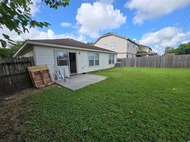 Building Photo - 427 Remington Heights Dr