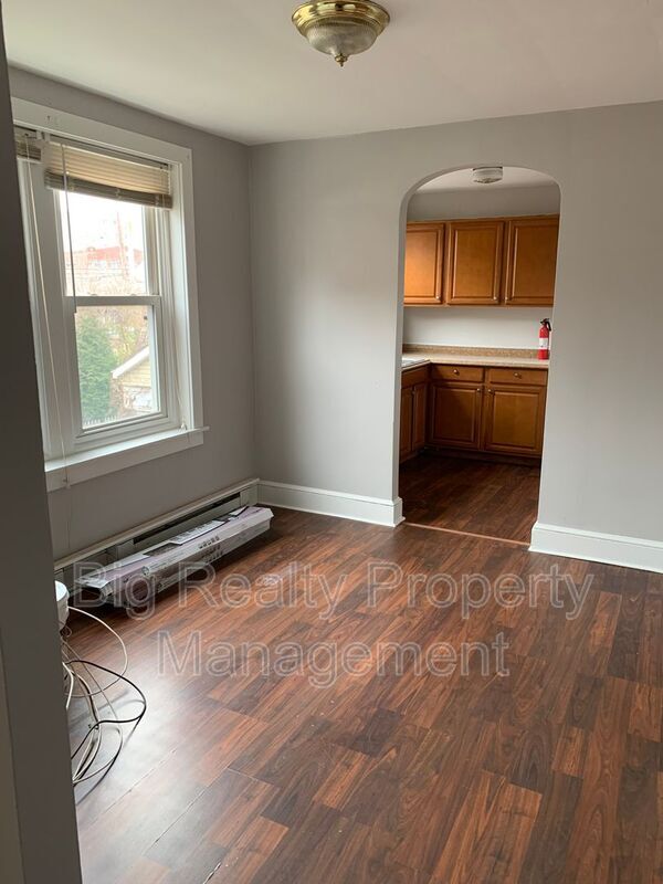 Building Photo - 334 Chestnut St