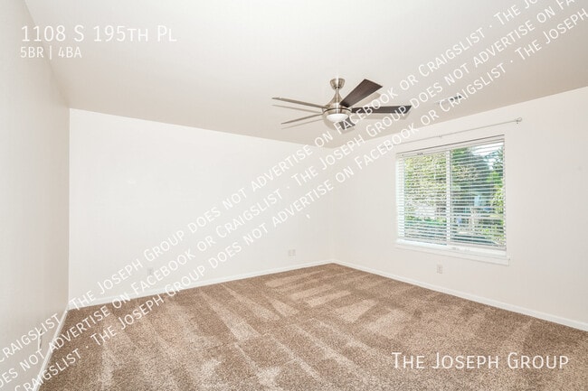 Building Photo - 1108 S 195th Pl