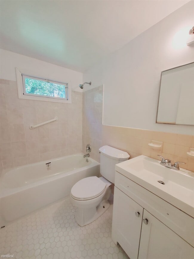 Building Photo - 2 br, 1 bath Condo - 166 Henry St