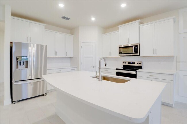 Building Photo - 5212 SW 40th Cir