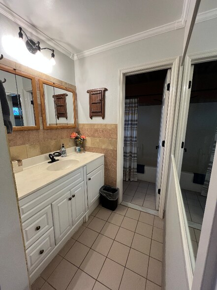 Building Photo - 12102 Carriage Ct SE