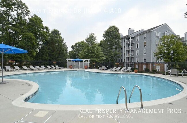 Building Photo - 3176 Summit Square Dr