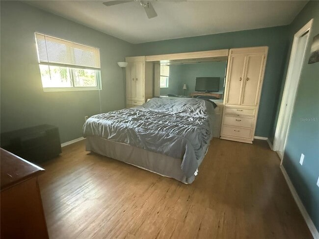 Building Photo - 819 S Gondola Dr