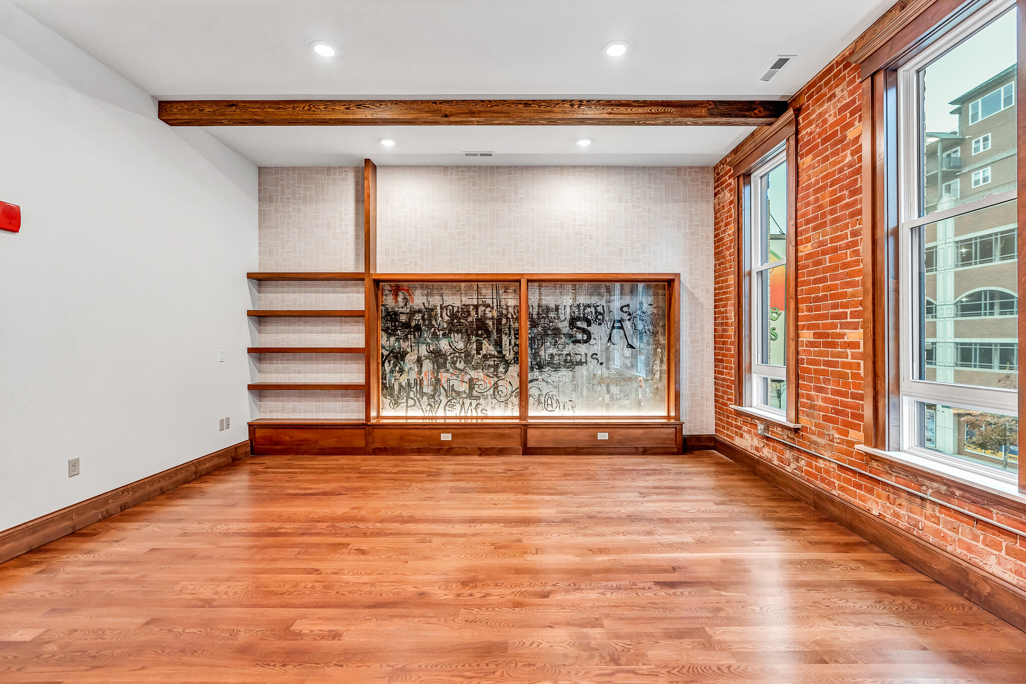 Building Photo - 316 4th St S