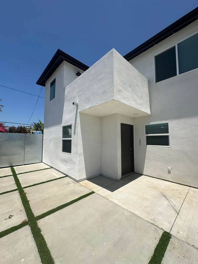 Building Photo - 202-204 Calla Avenue