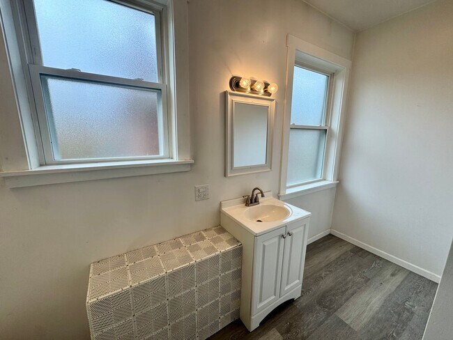 Building Photo - 1939 Crafton Blvd