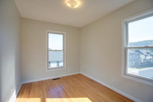 Building Photo - Townhouse in the City of Harrisonburg