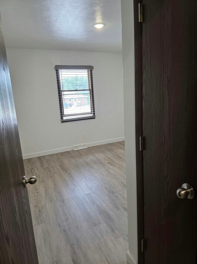 Building Photo - 601 Rizek Dr
