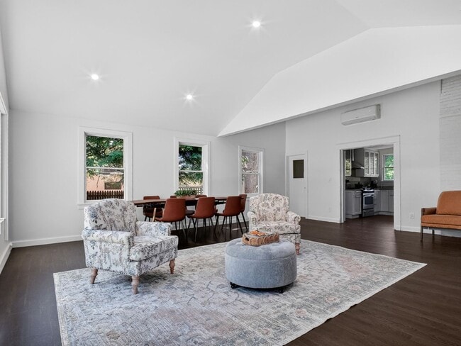 Building Photo - 1 Month Free | Luxury 3BR Home in Prospect Hill