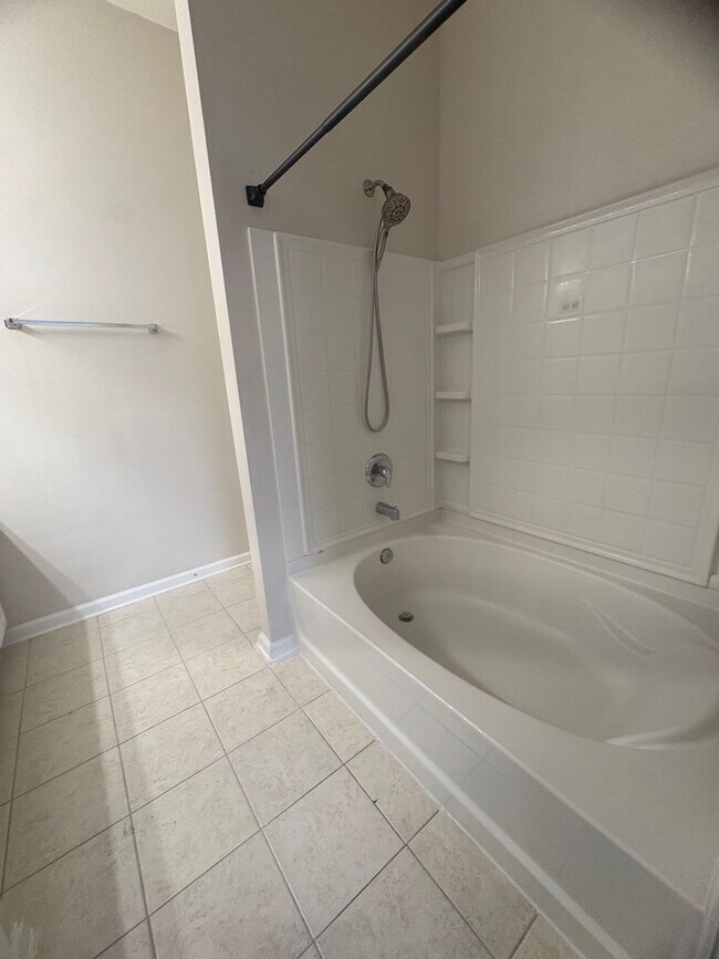 Building Photo - Cambridge at Oakleaf Townhome (3 bedrooms/2.5 baths)