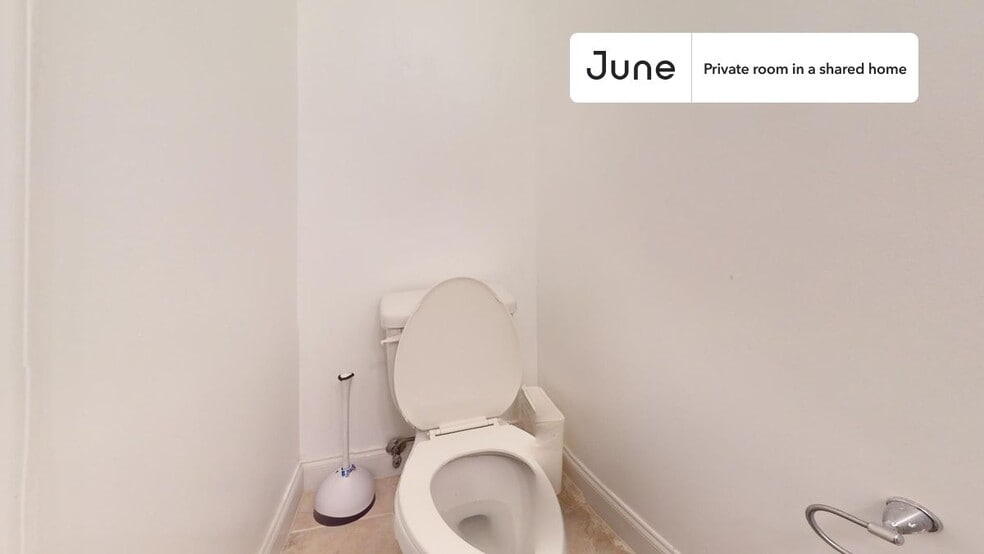 Building Photo - Room in Shared 3 bed/3.5 bath home