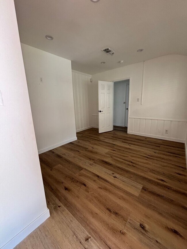 Building Photo - 3B2B House in Toluca Lake/NoHo