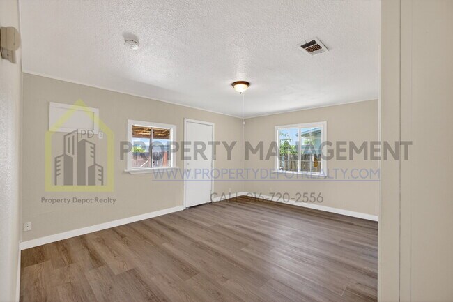 Building Photo - 302 Chennault Ct