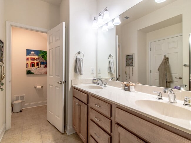 Building Photo - Unfurnished Year-Round Rental: 4BR End-Unit Townhome in Governors Near Downtown Lewes & Bike Trail