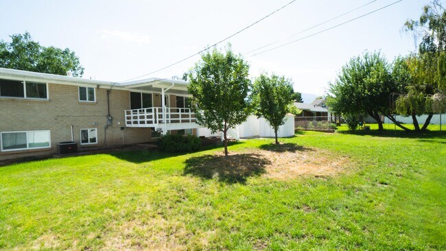 Building Photo - 5558 S Somerset Way