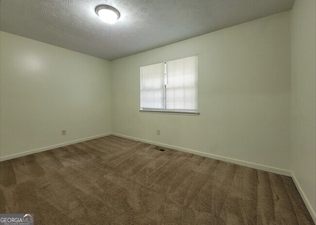 Building Photo - 8 Candlewood Terrace NE