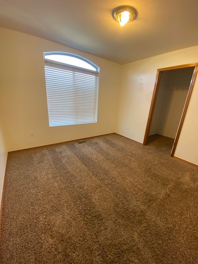 Building Photo - April Rent Free - House with Triple Car Garage