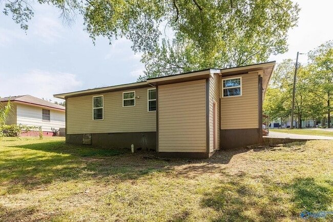 Building Photo - 3207 Delia Ln NW