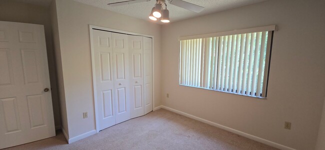 Building Photo - 3 Bed, 2 Bath, 2 Car garage.