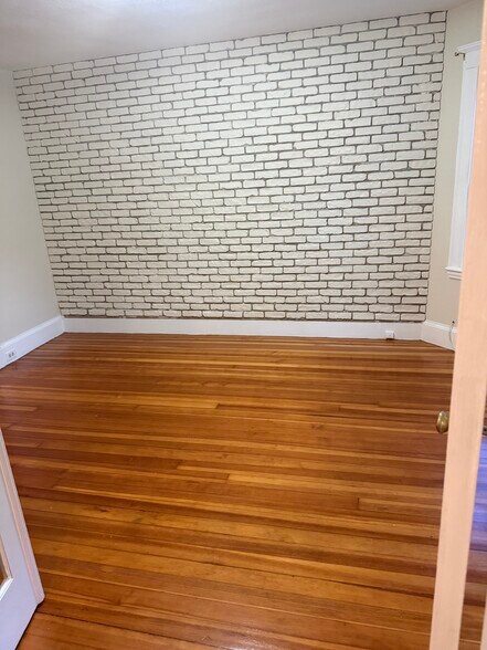 Building Photo - 594 South St