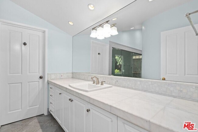 Building Photo - 30604 Sicomoro Dr