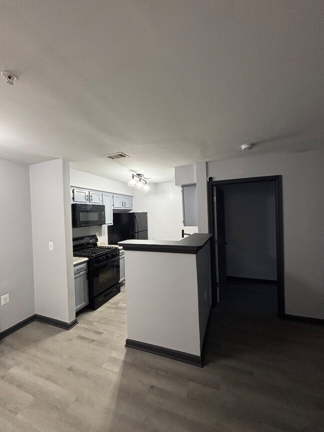 Building Photo - 8961 Town Center Cir